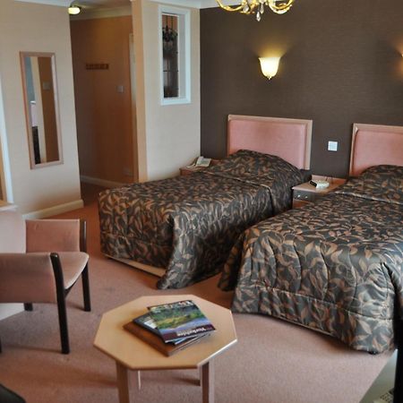 Expanse Hotel South Cave Extérieur photo