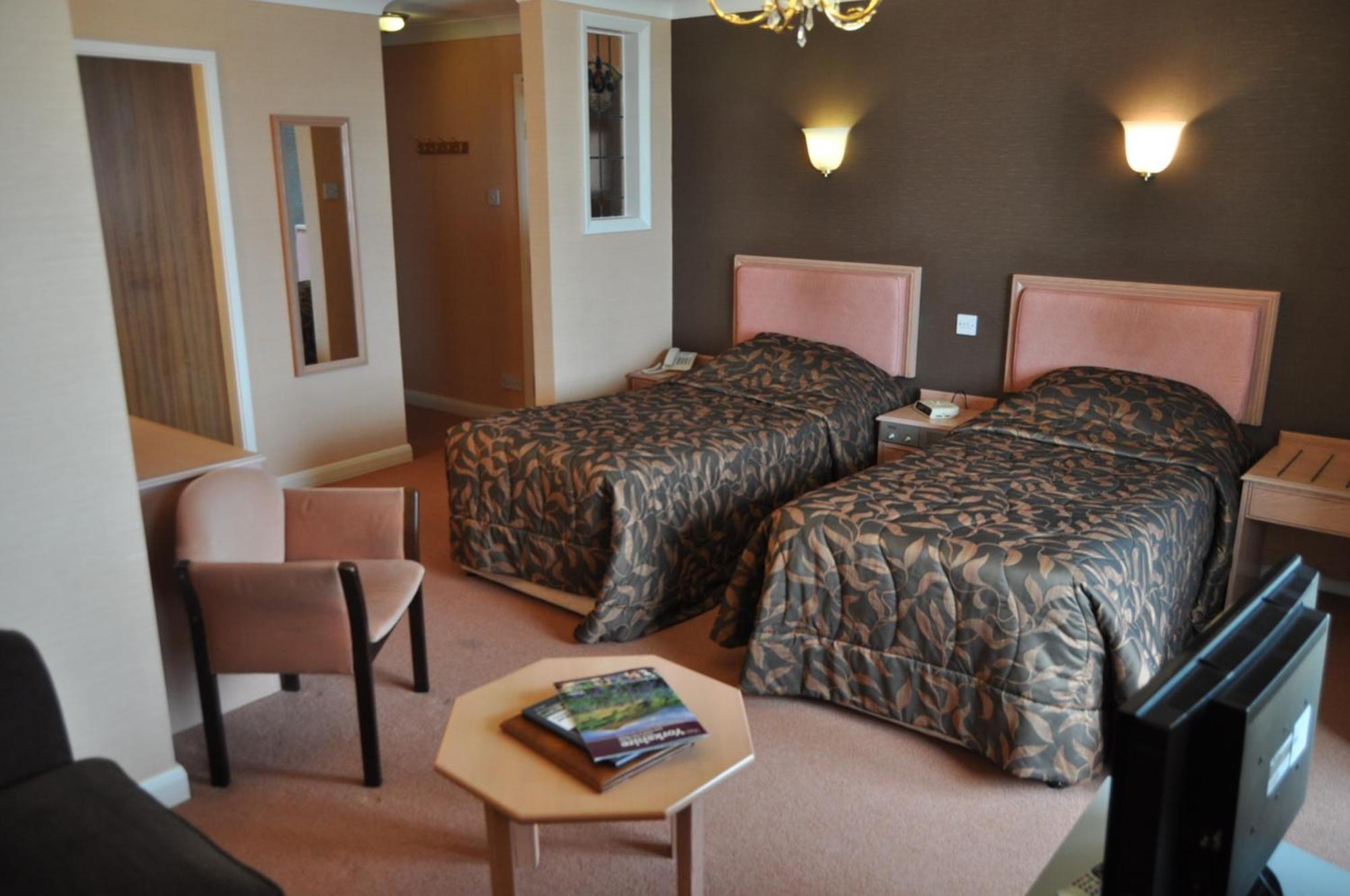 Expanse Hotel South Cave Extérieur photo