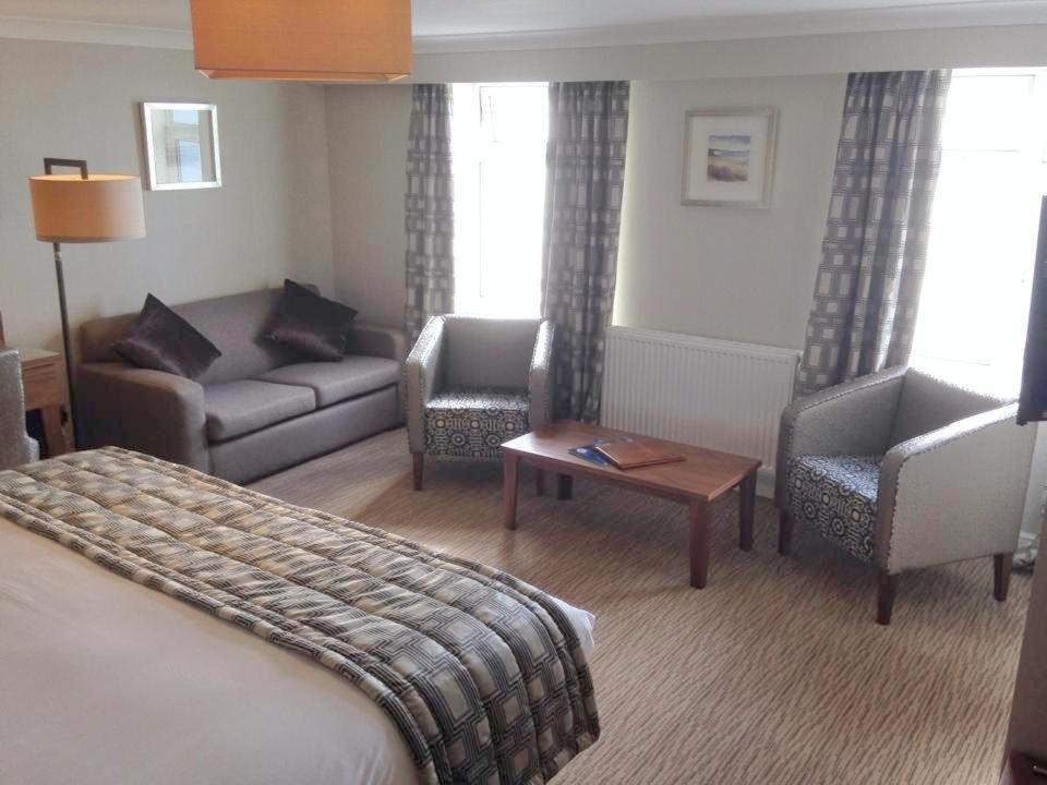 Expanse Hotel South Cave Extérieur photo