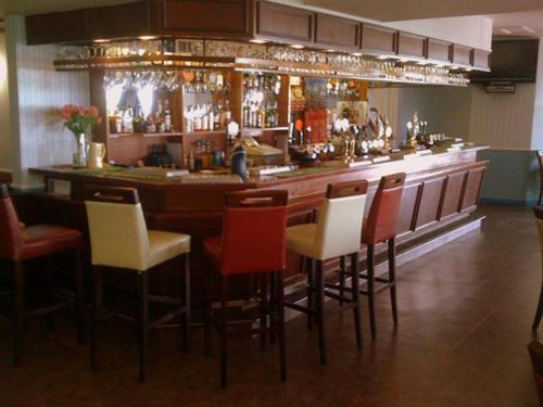 Expanse Hotel South Cave Extérieur photo