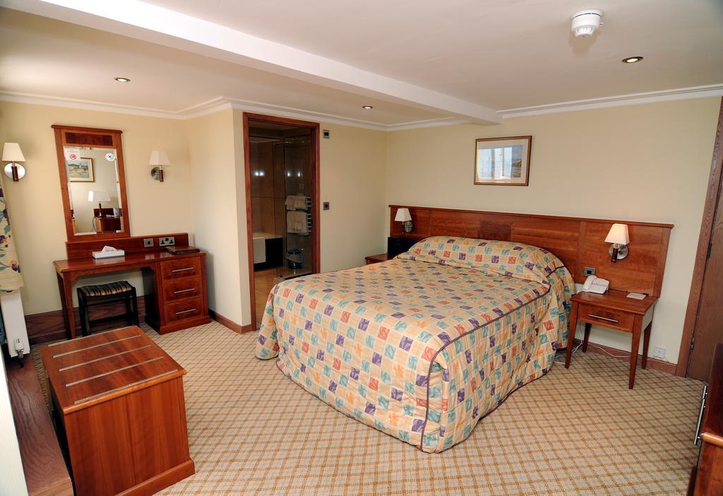 Expanse Hotel South Cave Extérieur photo