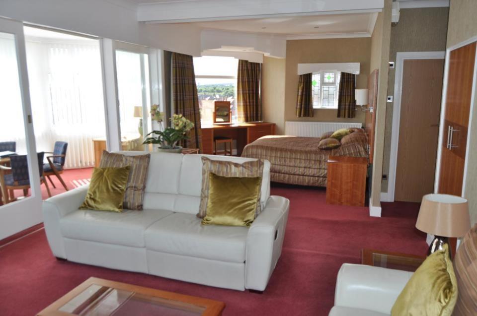 Expanse Hotel South Cave Chambre photo
