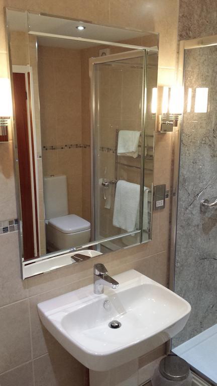 Expanse Hotel South Cave Extérieur photo